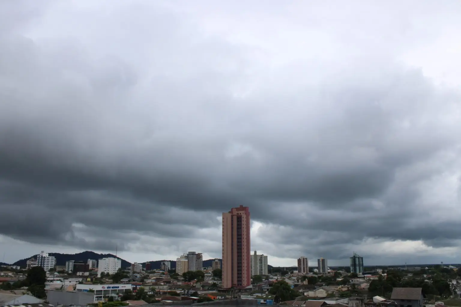 Temperaturas devem subir gradativamente a partir da quarta-feira, 16 (Foto: Arquivo/Folha do Litoral News)