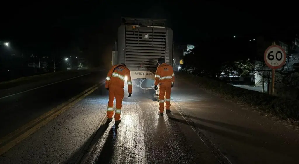 Obras de pavimentação ocorrem na BR-277, em Paranaguá, no período noturno 1 1epr litoral pioneiro