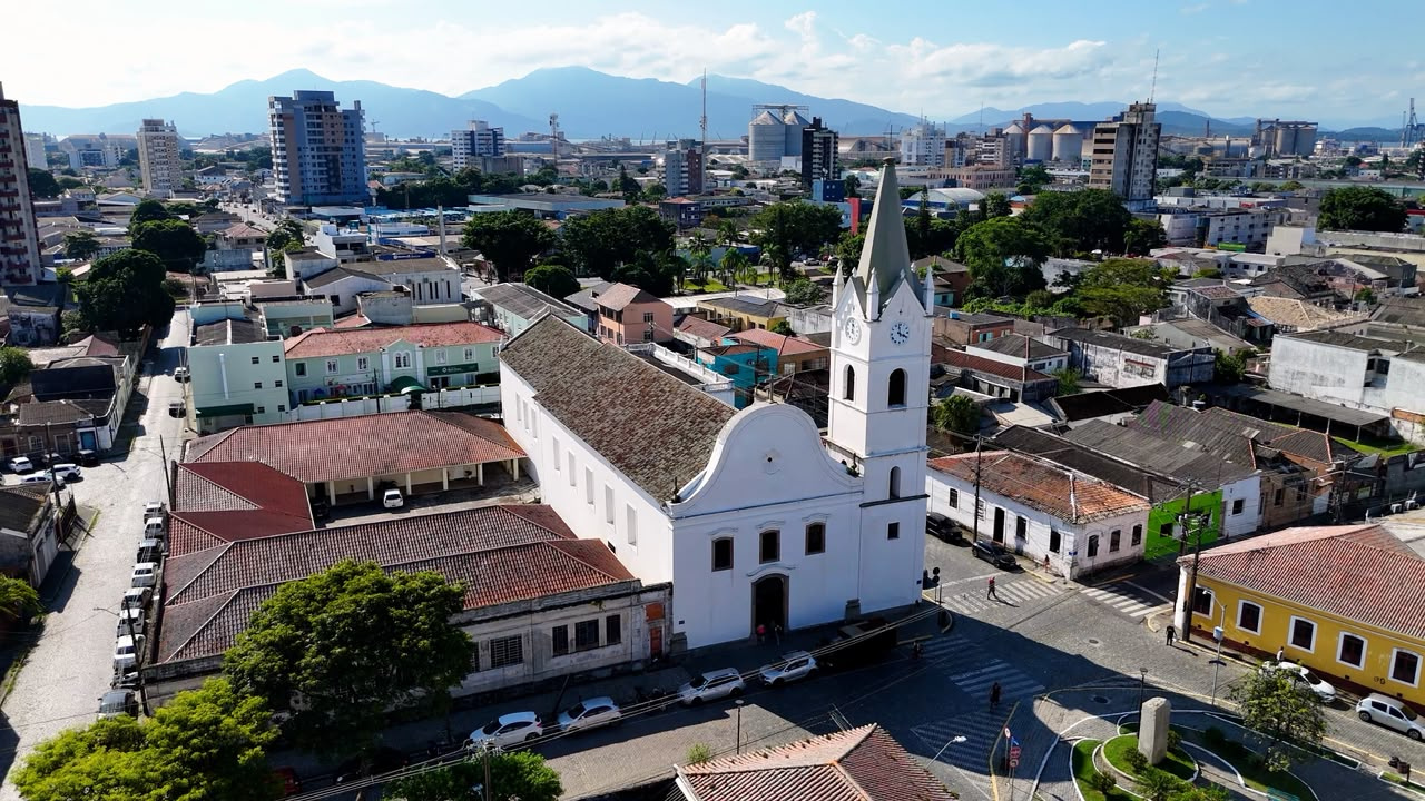 A Prefeitura informou que a programação considera a necessidade de manter serviços indispensáveis à população (Foto: Wilson Leandro/Prefeitura de Paranaguá)