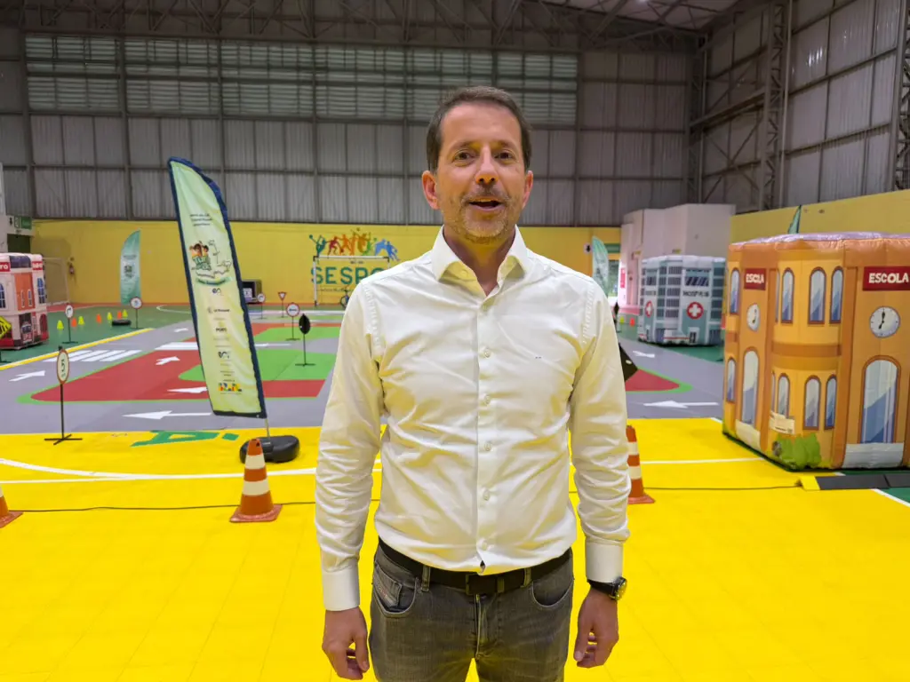 Projeto “Pelos Caminhos do Paraná” inaugura minipista para educação no trânsito em Paranaguá 2 “Esse público é muito importante porque eles são multiplicadores de conhecimento nas suas casas”, afirmou o diretor-presidente do Núcleo Paraná do Grupo EPR, Marcos Moreira