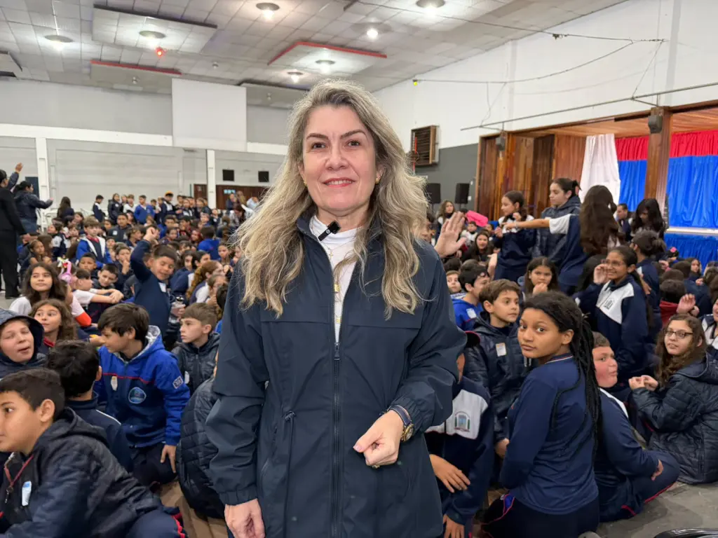 A secretária municipal de Educação, Célia Amaral, explica que este é o segundo ano que a Prefeitura de Matinhos por meio da Educação organiza a Semana das Crianças com uma programação intensa
