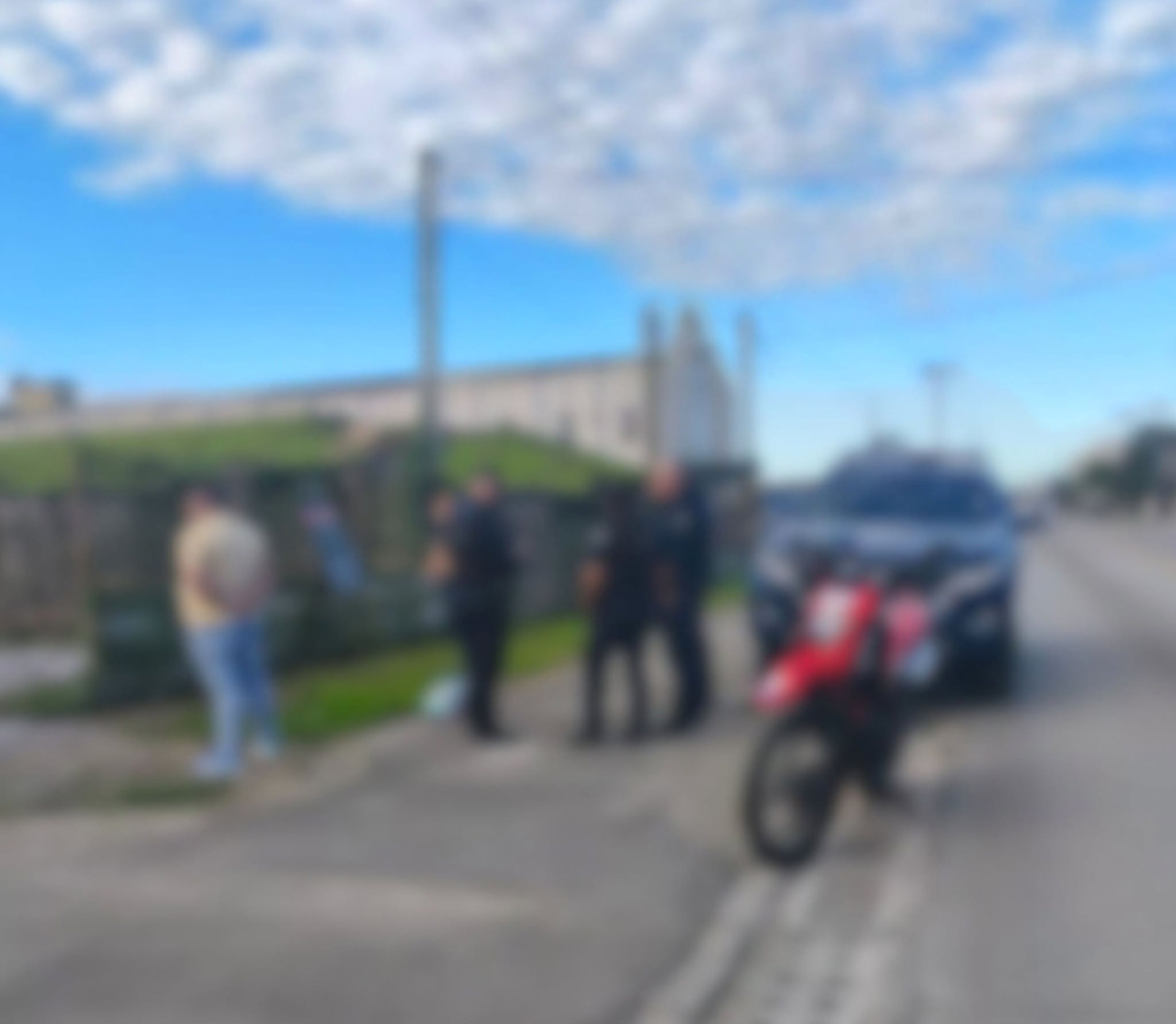Colombianos que invadiram casa para cobrar dívida são presos pela GCM em Paranaguá 1 Com as informações e características repassadas, e com o apoio de retaguarda da COI, os suspeitos foram localizados e presos na Avenida Bento Rocha