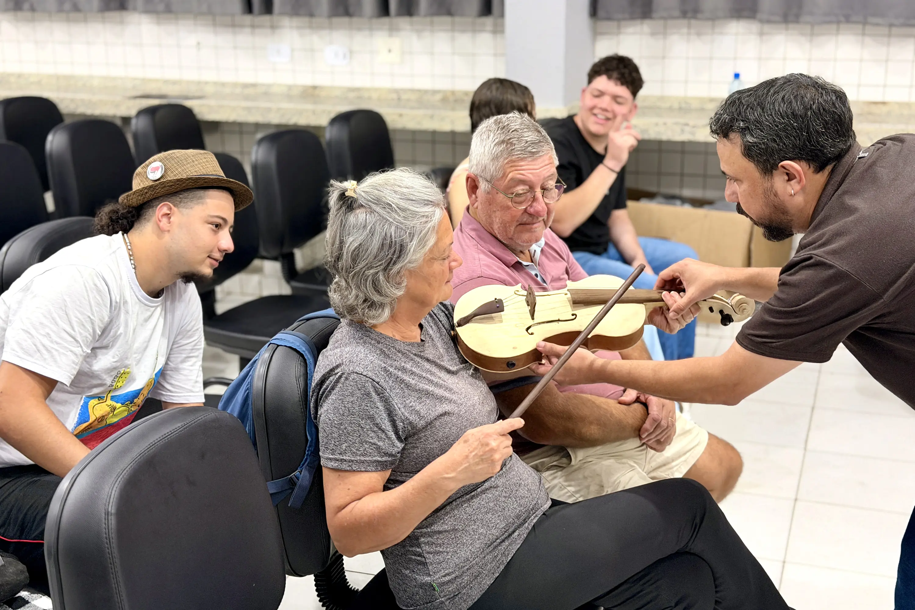 Portos do Paraná valoriza cultura regional com oficina de Fandango Caiçara 1 Iniciada na quarta-feira, 14 de outubro, a oficina segue até dezembro, com carga horária de 50 horas - Foto: Claudio Neves - GCom Portos do Paraná